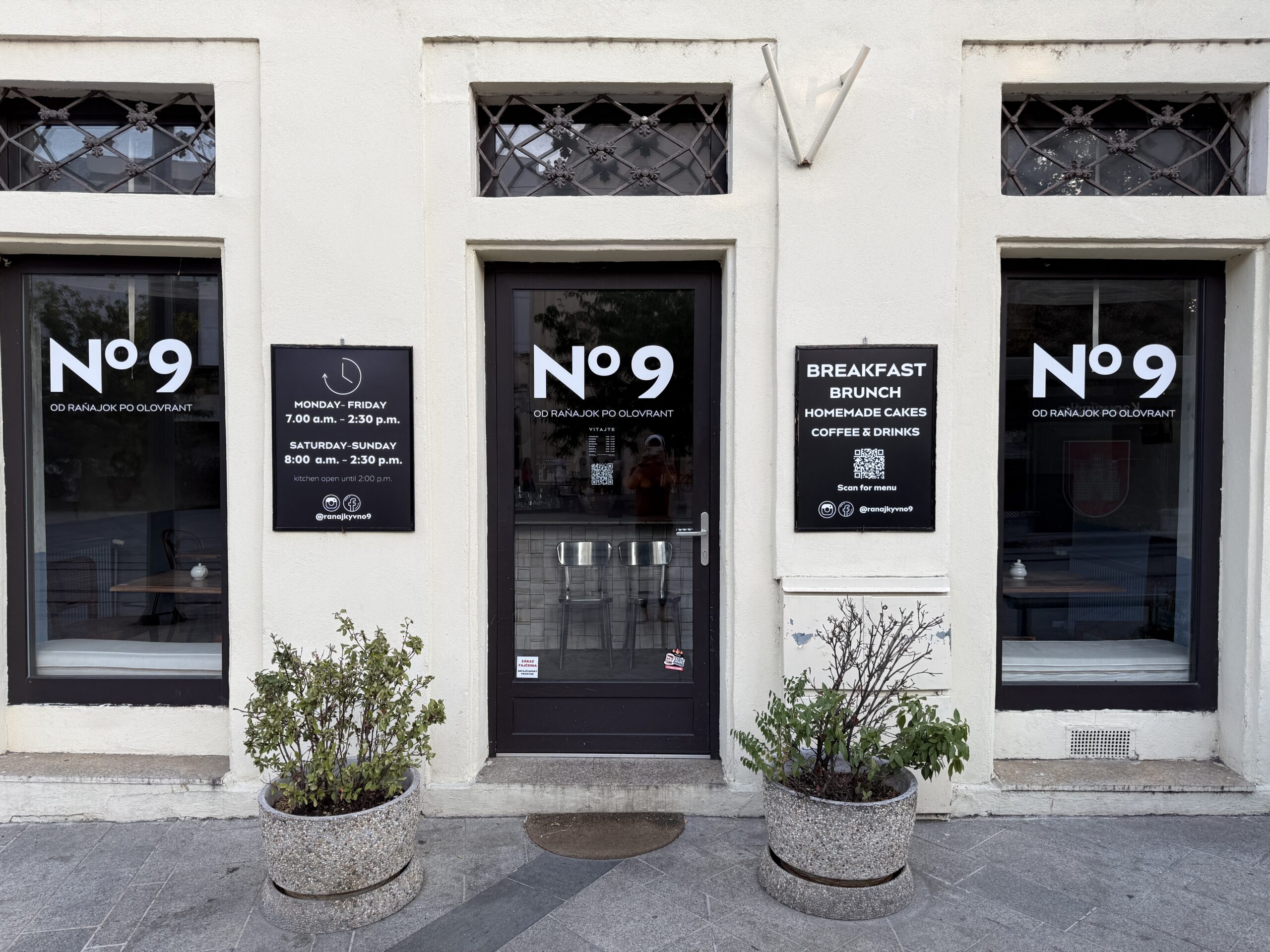 QR code menu placed at the entrance of the No9 breakfast spot